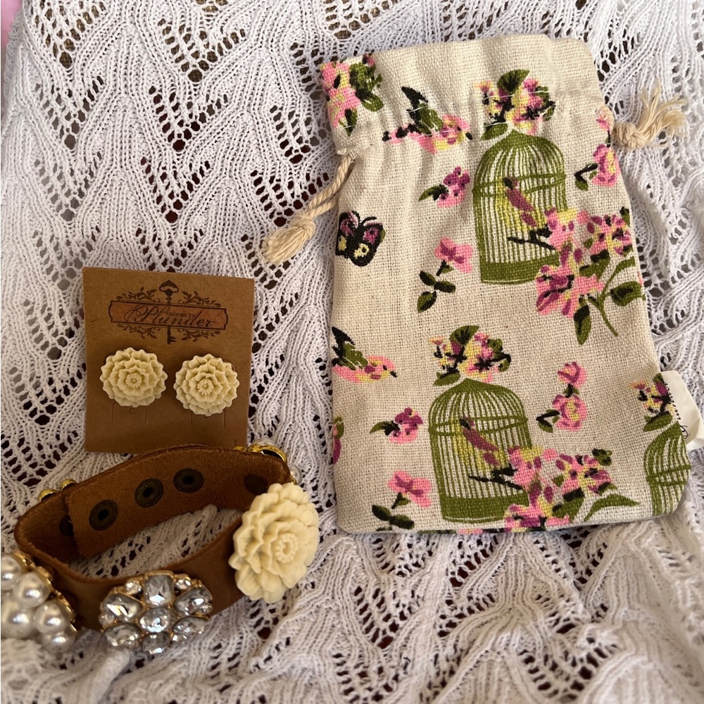 Plunder Design Leather Flower Vintage Bracelet & Earring Set